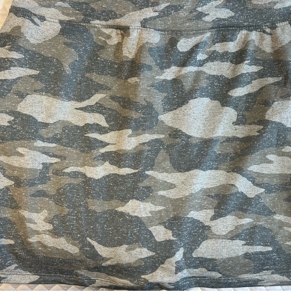 Balance Collection women’s camo print skirt, large. Casual, comfy, summer - Picture 3 of 4